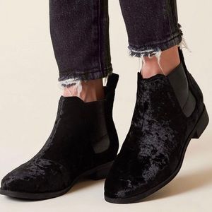 Toms Shoes - TOMS Black Velvet ankle Booties Toms Shoes - TOMS Black Velvet ankle Booties